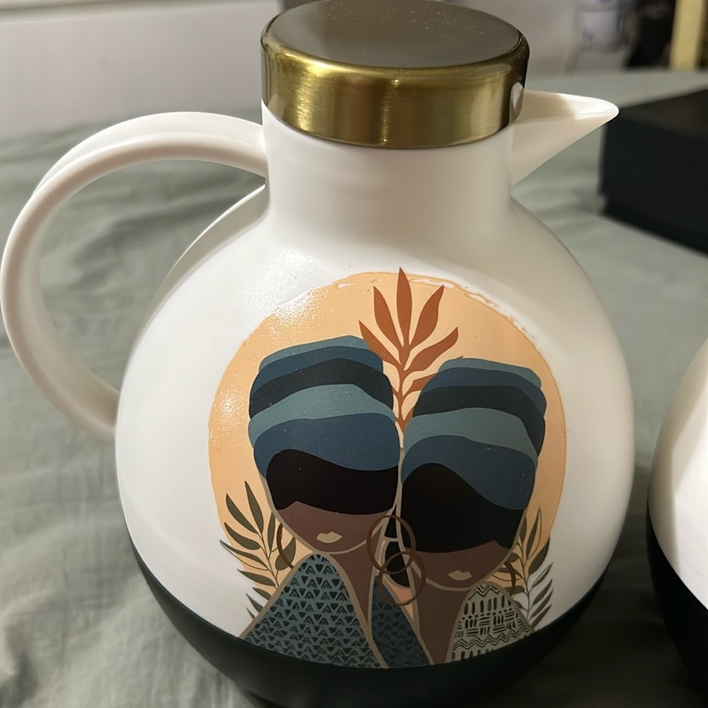 2 beautiful pots of Tea and coffee set